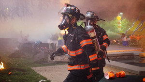 911: Одинокая звезда: 2 сезон 2 серия